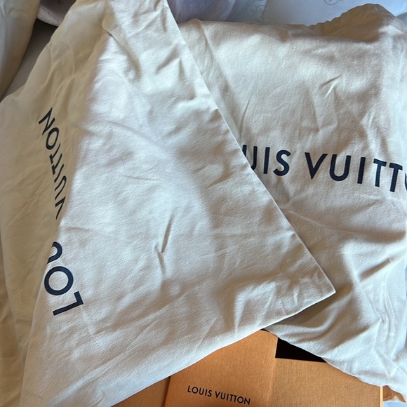 Louis Vuitton heel sandals worn twice - new condition - original bag and box - Picture 3 of 5